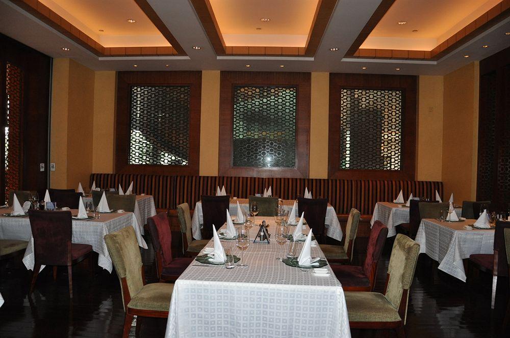 Sheraton Dongguan Hotel Exterior foto